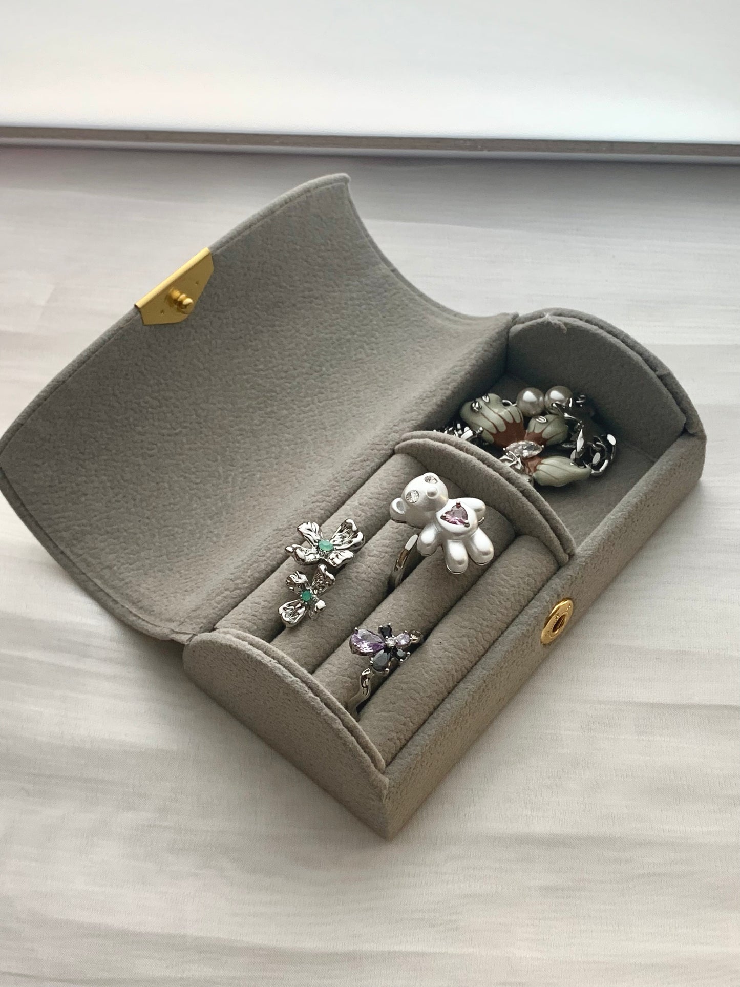Flip-top Portable Jewelry Organizer