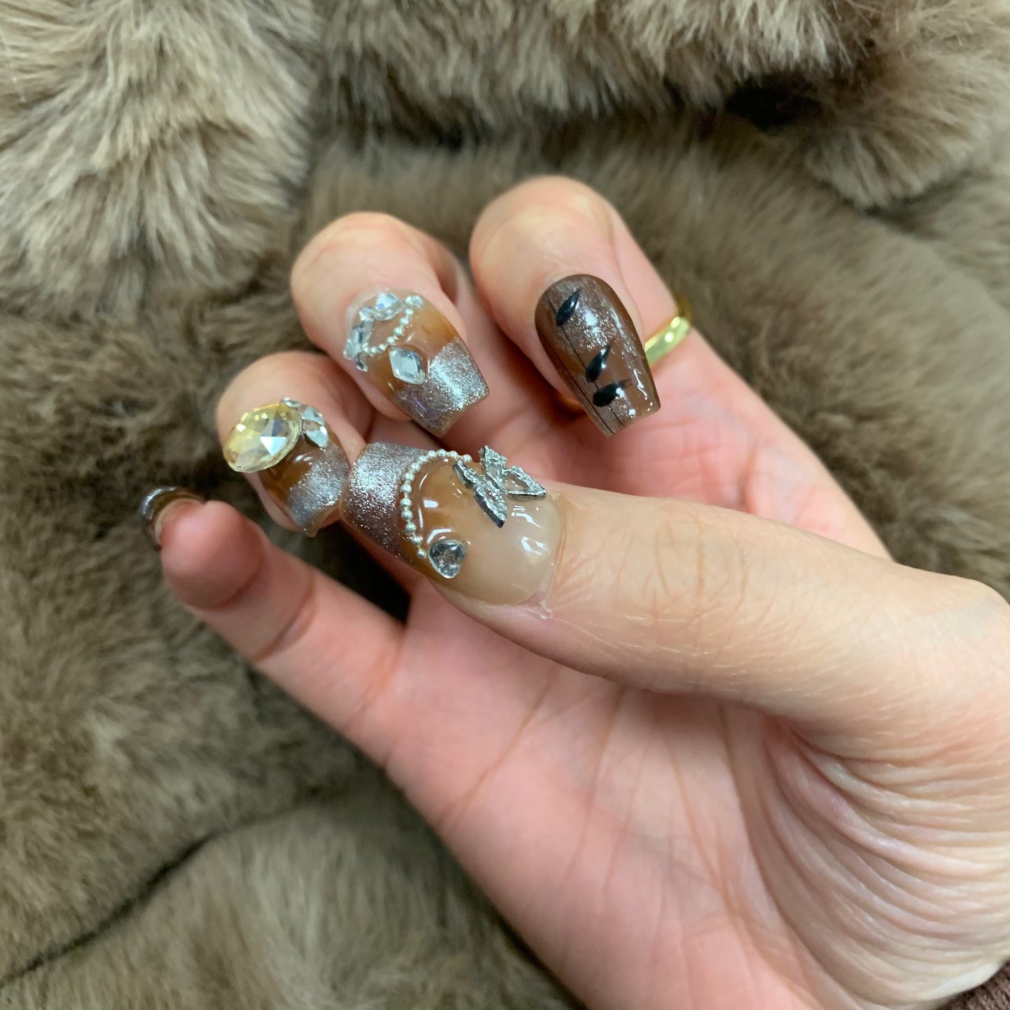 Easy-to-apply press-on nails by Harmony Power showcasing vibrant gems and modern design.